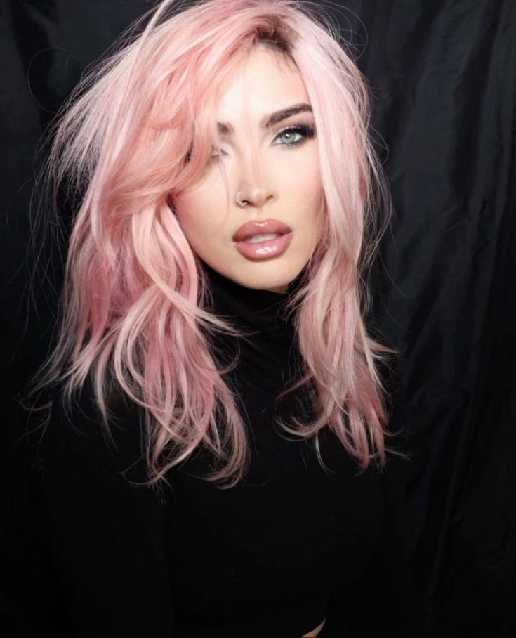 Megan fox Pink